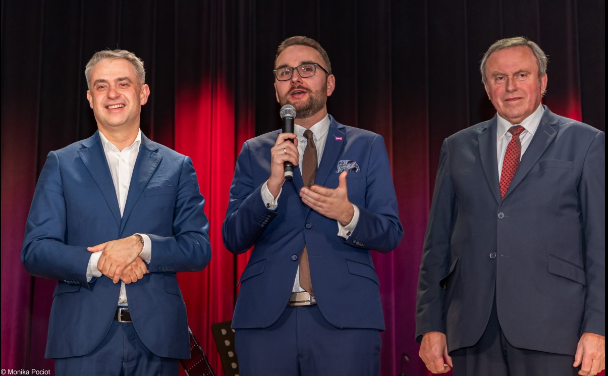 naklo 3 parlament